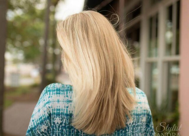 Jelena’s stunning champagne blonde hair